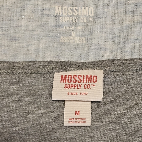 2 Ribbed Layer Shirts Medium - Picture 4 of 5